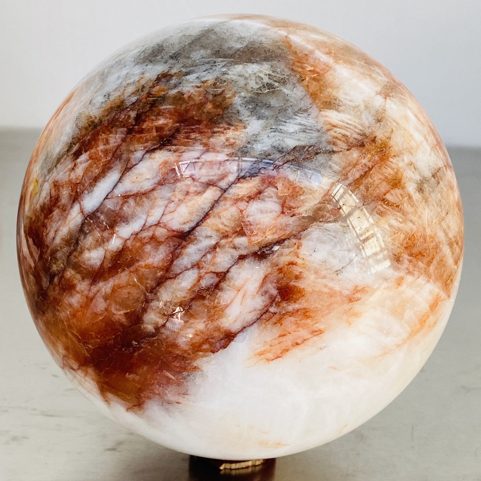 Natural Red Glue Flower Quartz Sphere Crystal Ball Healing 4940G