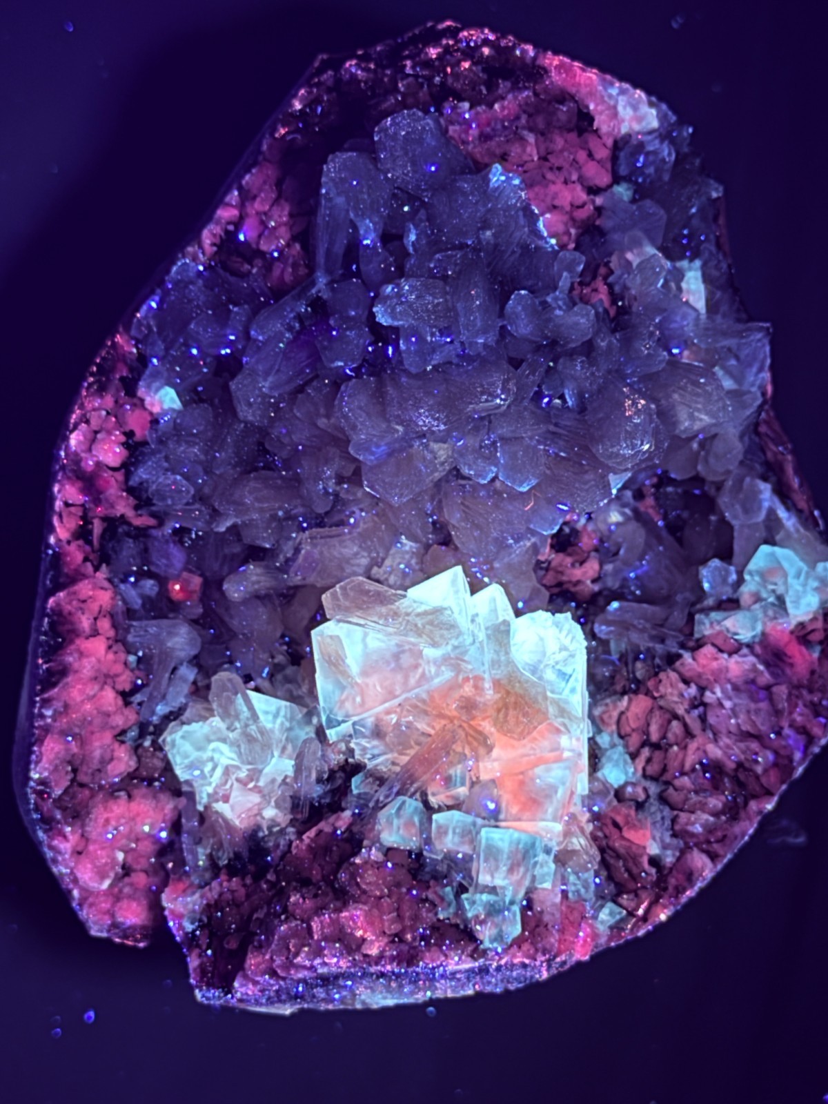 Rare Calcite Stellerite Julgodite Geode India Dual Wave UV Fluorescent Stand