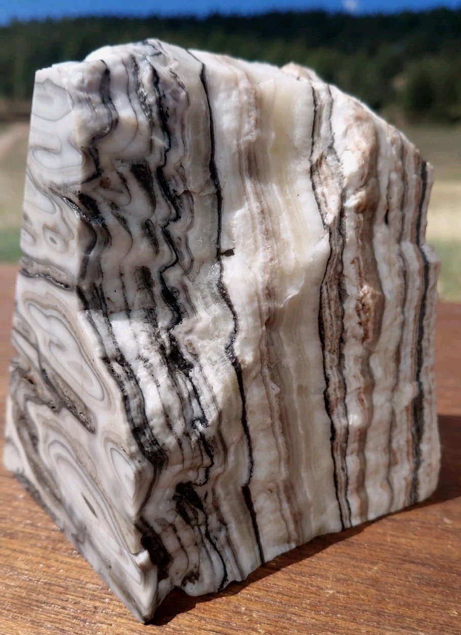 Zebra Calcite Polished Crystal Pyramid 2 3/4Lb Bands UV+ 4 3/4″× 3 1/2″ ×3 1/2