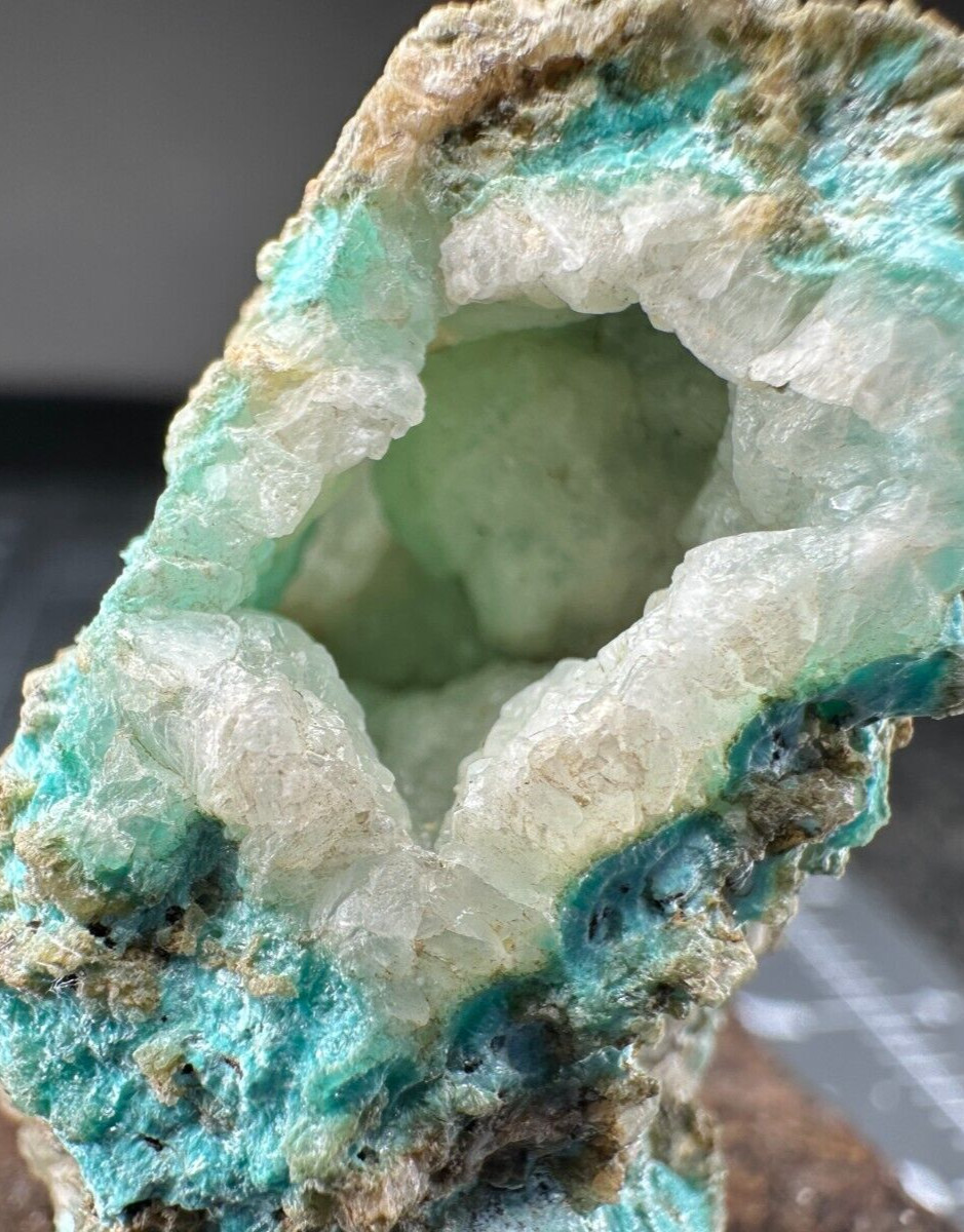 ➤ 1-5/8″ SMITHSONITE VUG – GRAPHIC MINE – MAGDELENA NEW MEXICO VIDEO➤876
