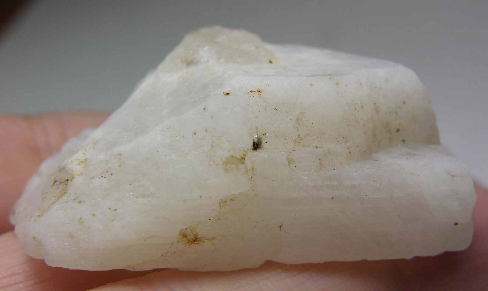 #1 Sri-Lanka 135.00ct 100% Natural Rough White MoonStone Specimen 27.00g 43mm