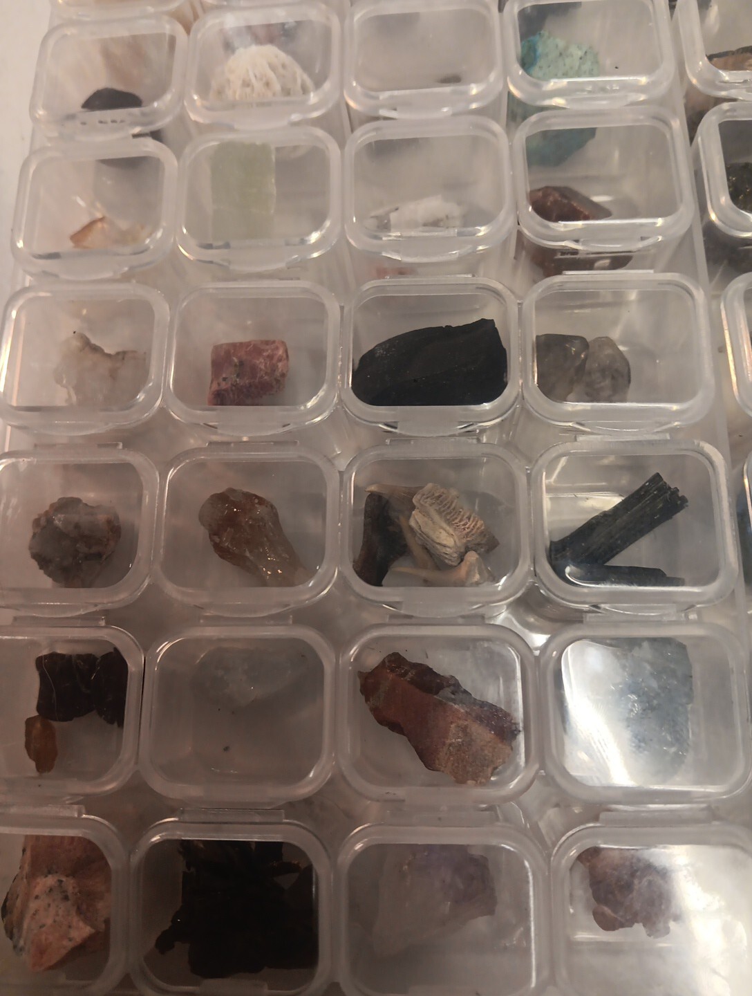 crystal rock Gemstone mineral Lot Collection With 56 Grid Organizer