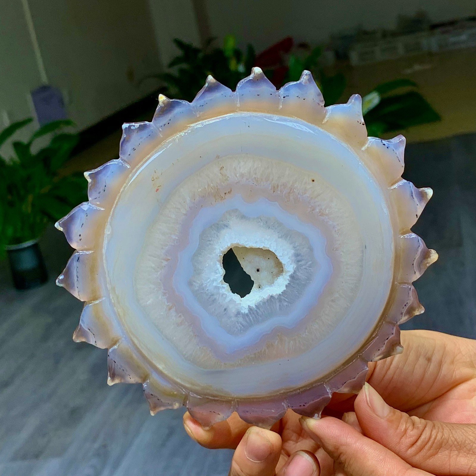 356G Natural agate crystal cave quartz hand carved sunflower
