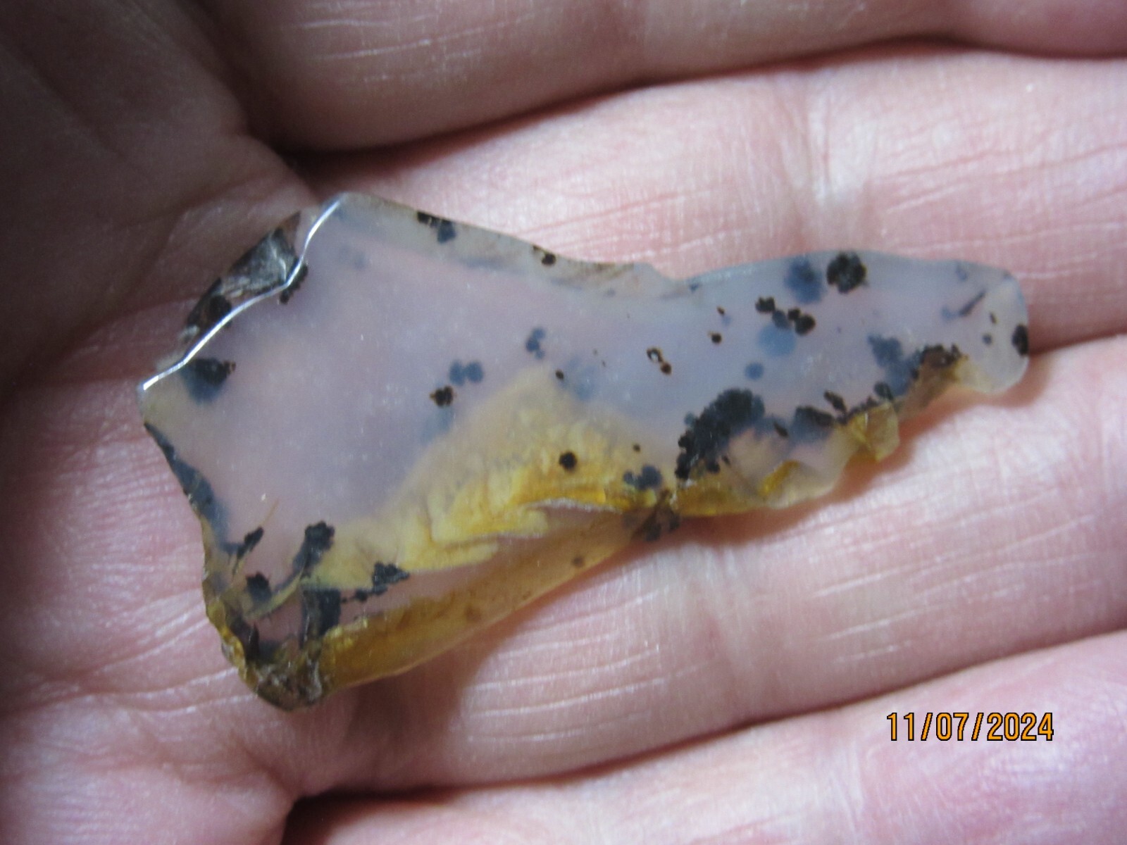 Montana Quartz Opaque Tumbled Agate Slice Collectible MQOAT-1.75