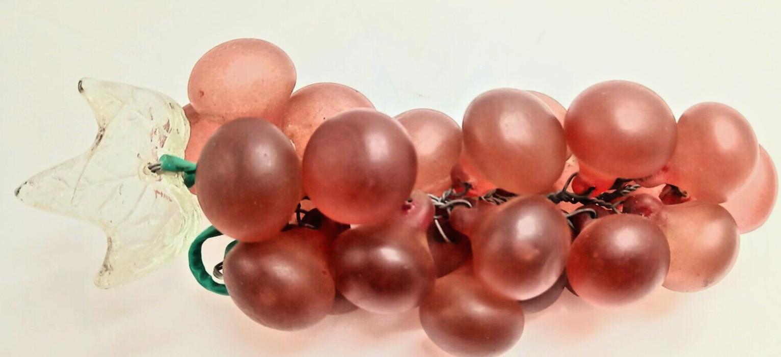 A VTG MCM PURPLE ACRYLIC LUCITE BUNCH (7″ LONG) OF GRAPES (ea. 1.25″) c1965 vg