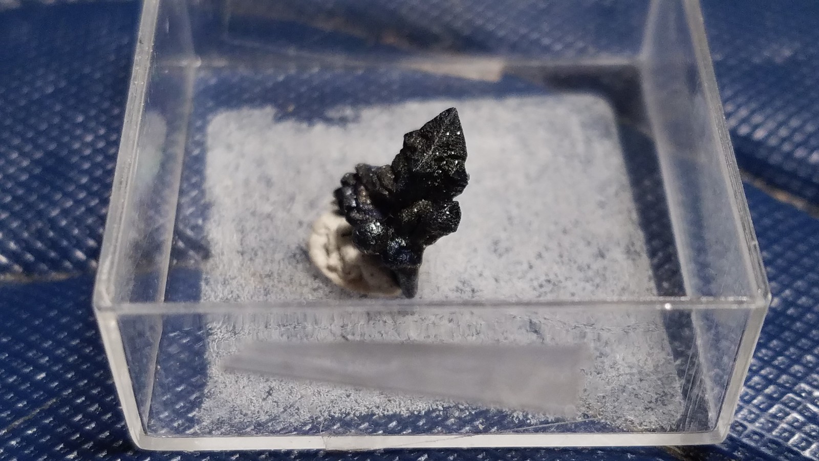 SiG: Dark Grey Sparkly Iridescent Hematite Crystals Cluster Psm After Magnetite