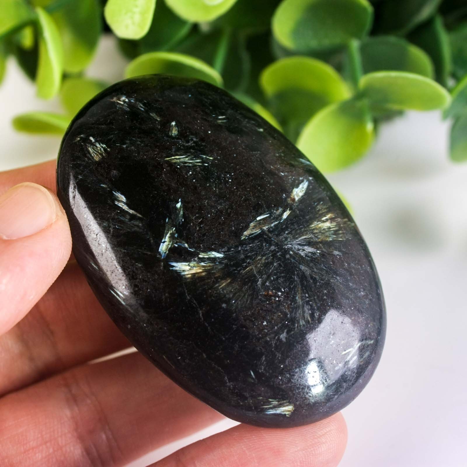 67g 60mm Rare Arfvedsonite Palm Stone Natural Firework Flash Crystal Worry Stone