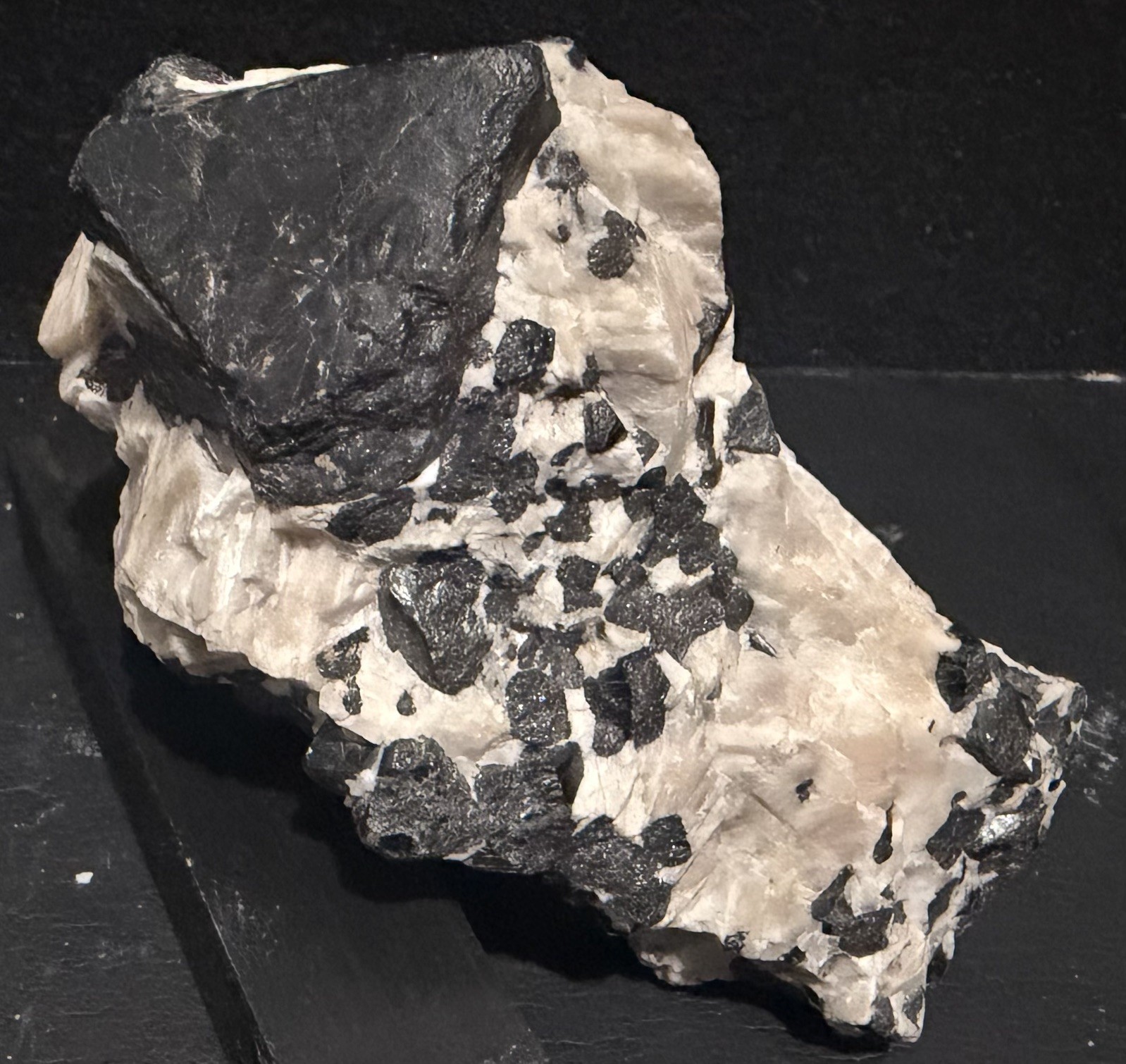 Franklinite crystal in Fluorescent Red Calcite with Willemite From Franklin,Nj