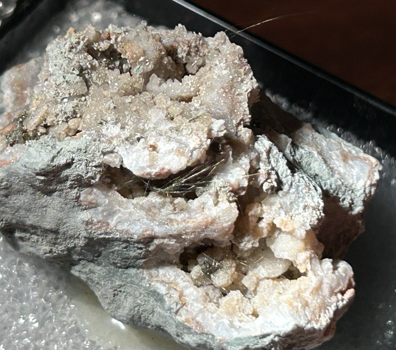 MILLERITE, Chalcopyrite, Pyrite, Quartz – Halls Gap, Lincoln County, Kentucky