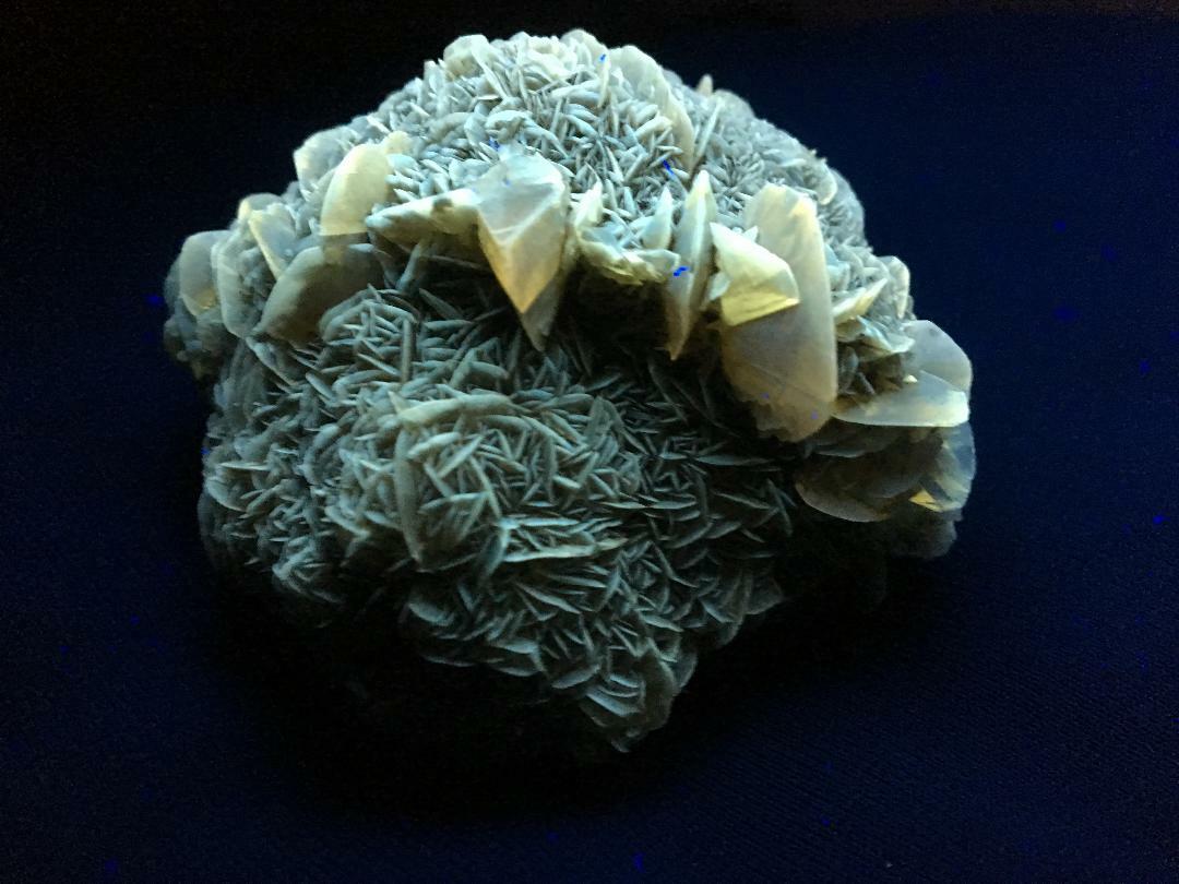 KB: BRIGHT FL. YELLOW/WHITE SW/LW/PHOS. GYPSUM XLS. FROM CANADA