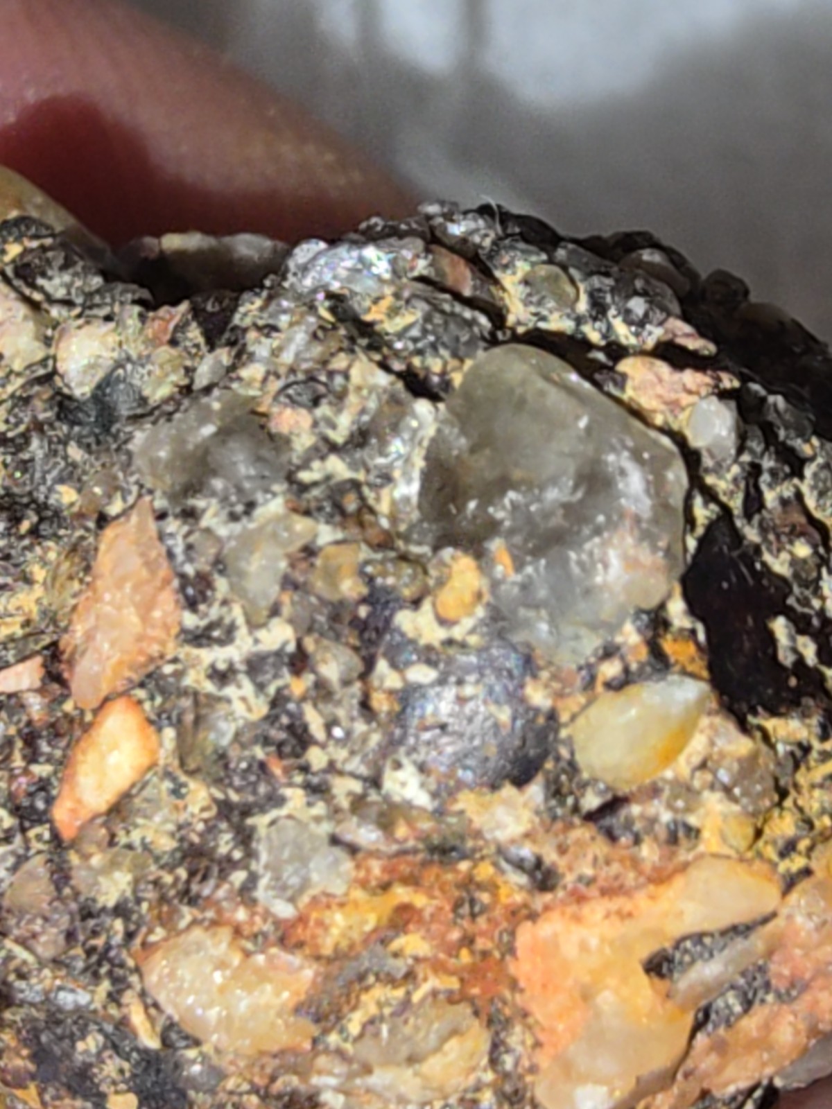 Bearing diamond rock that’s 1 1/2 tall by 1 1/4 inches in whith.