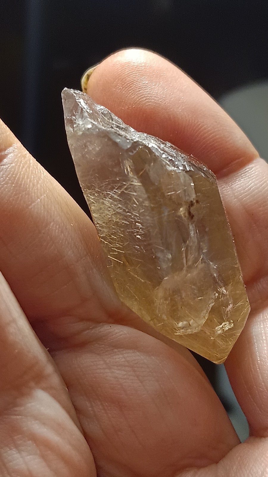 GREAT CRYSTAL WITH NICE POINTS PLUS STRIATIONS MEASURES APPROXIMATELY 1 5/8″