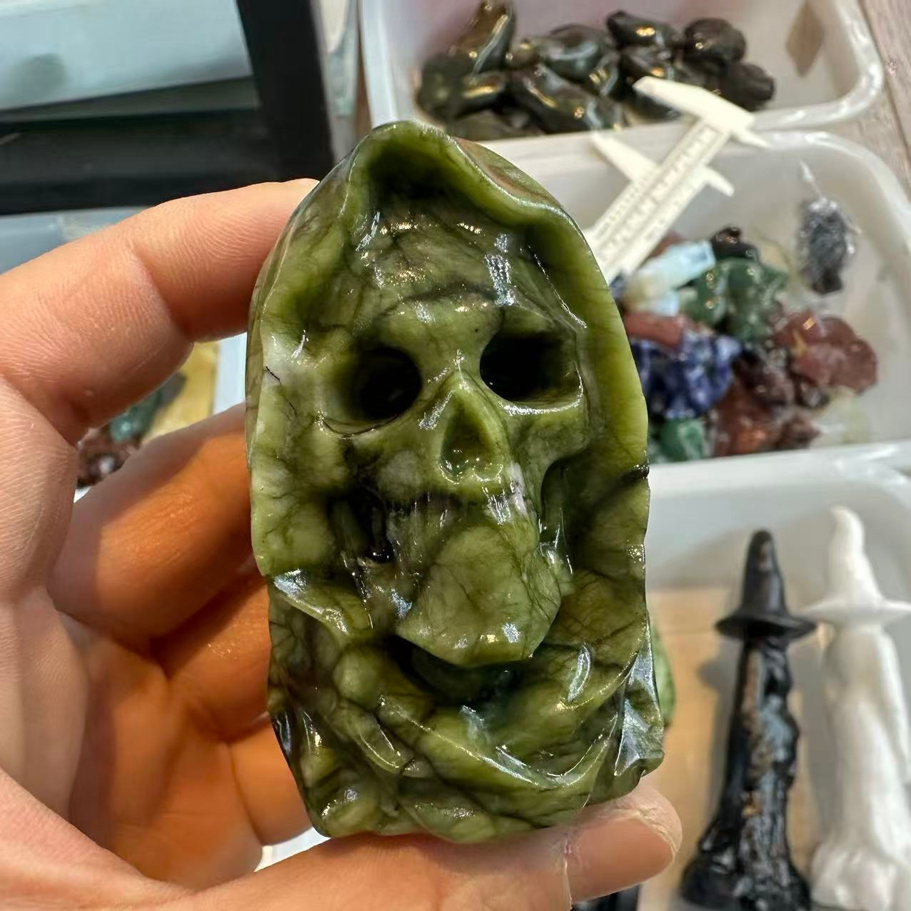 1pc Natural Green Jade Quartz Carved Skull Crystal Reiki Healing Decor