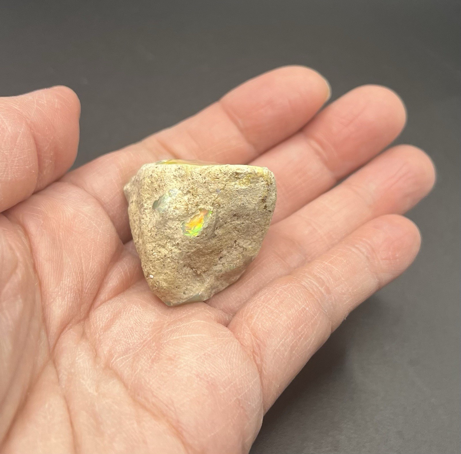 Ethiopian Welo Genuine Opal 23.8g Approximately 1 1/2in AWESOME FLASHES