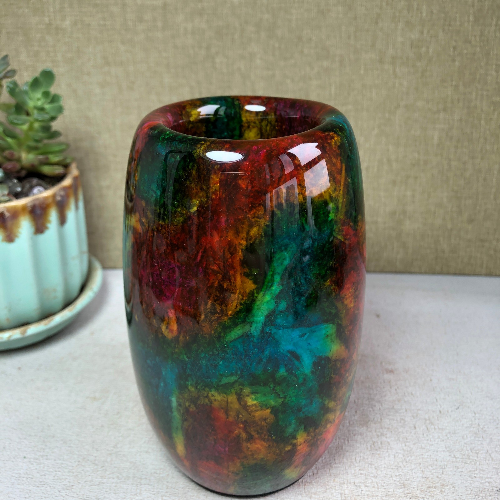 Natural “Seven Colors Jade” vase specimen -Taiwan China 1060g 129mm A4585