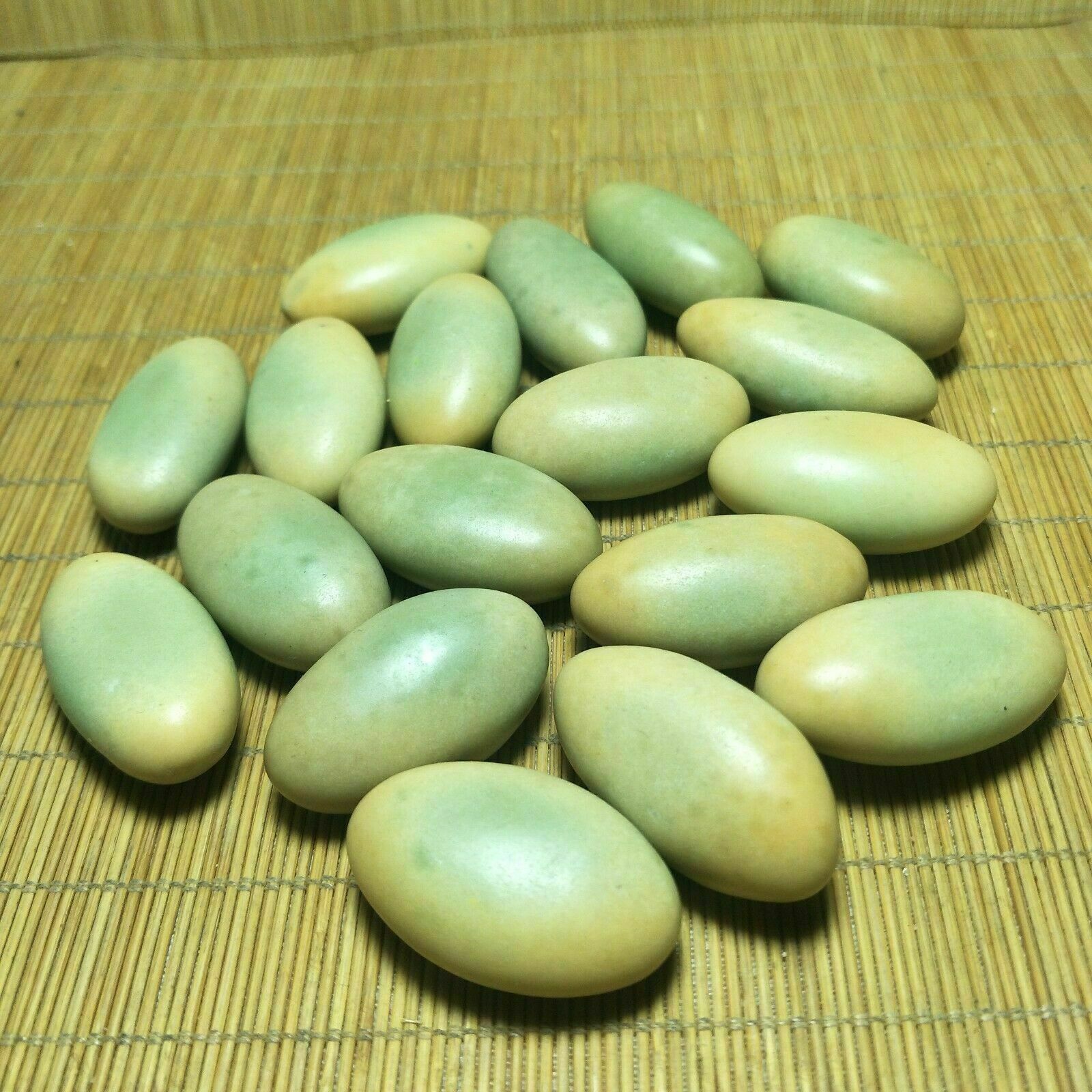 1pcs Glow In The Dark Tibetan Wealth God Ancient Luminous Stone Egg Old Dzi Bead