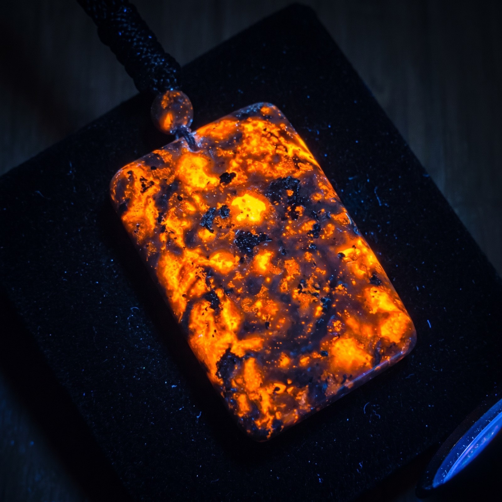 Natural Yooperlite Pendant UV Glowing Fire Stone Necklace Minimalist Healing