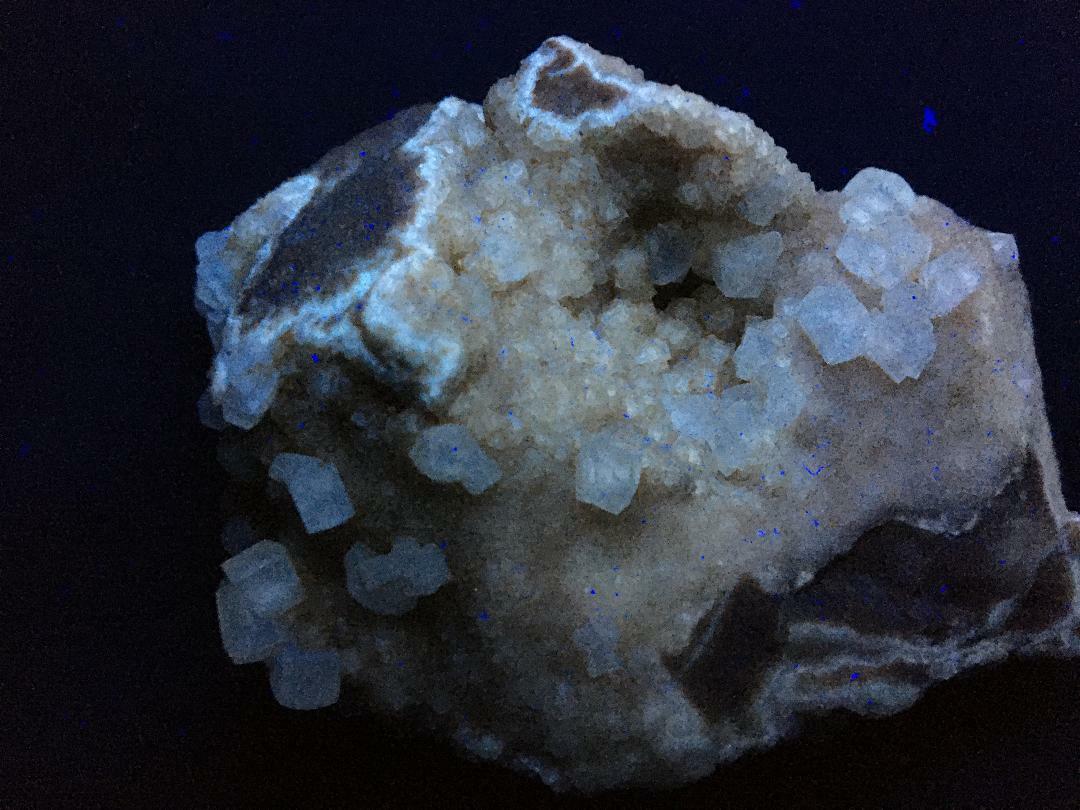KB: BRIGHT FL. WHITE & YELLOW/WH SW CALCITE XLS. FROM GRAVALOS, LA RIOJA, SPAIN