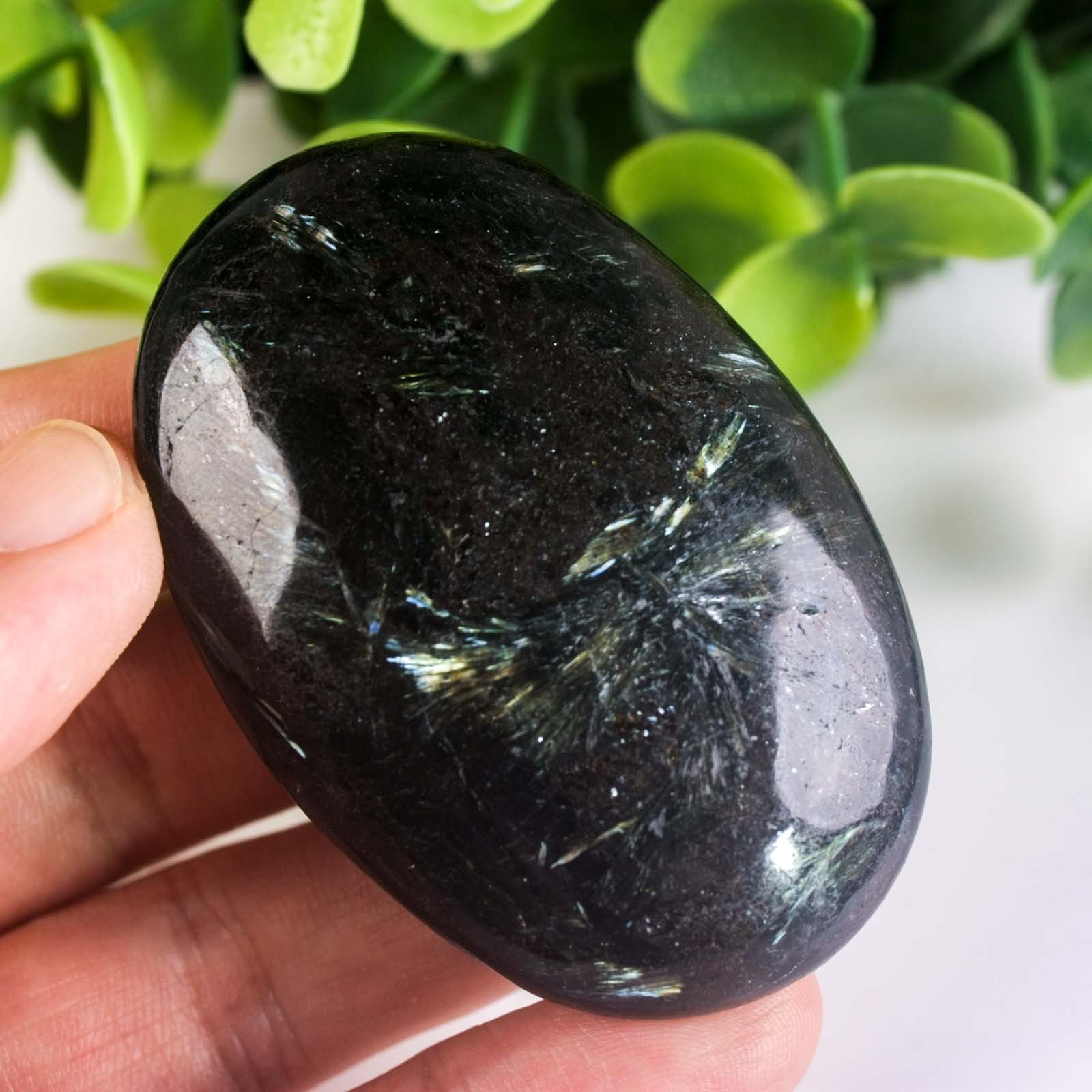 67g 60mm Rare Arfvedsonite Palm Stone Natural Firework Flash Crystal Worry Stone