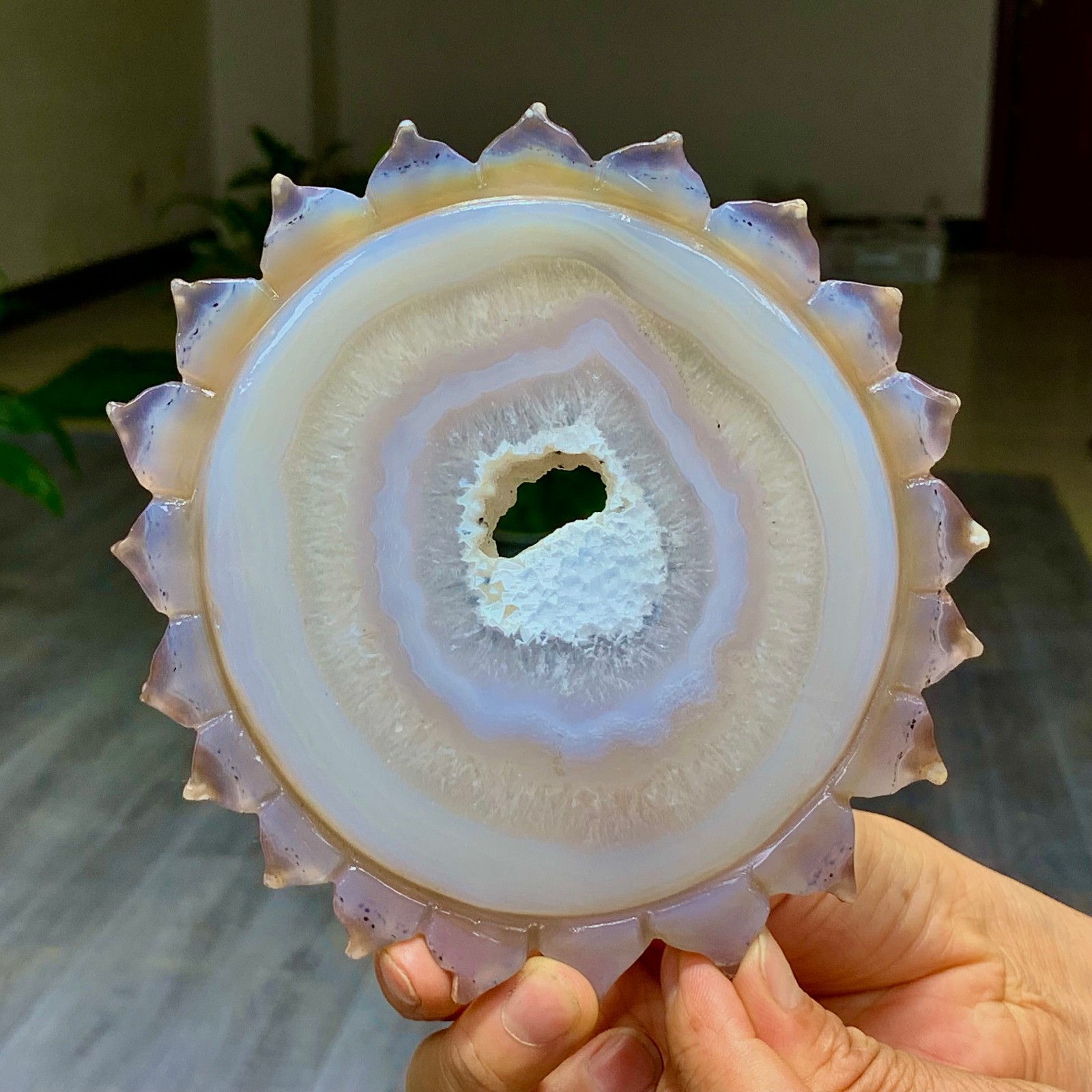 356G Natural agate crystal cave quartz hand carved sunflower