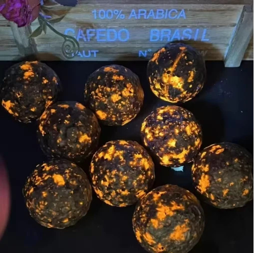 2025NEW Yooperlite Stone UV Reactive Sodalite Gemstone Home Decor Collector Gift