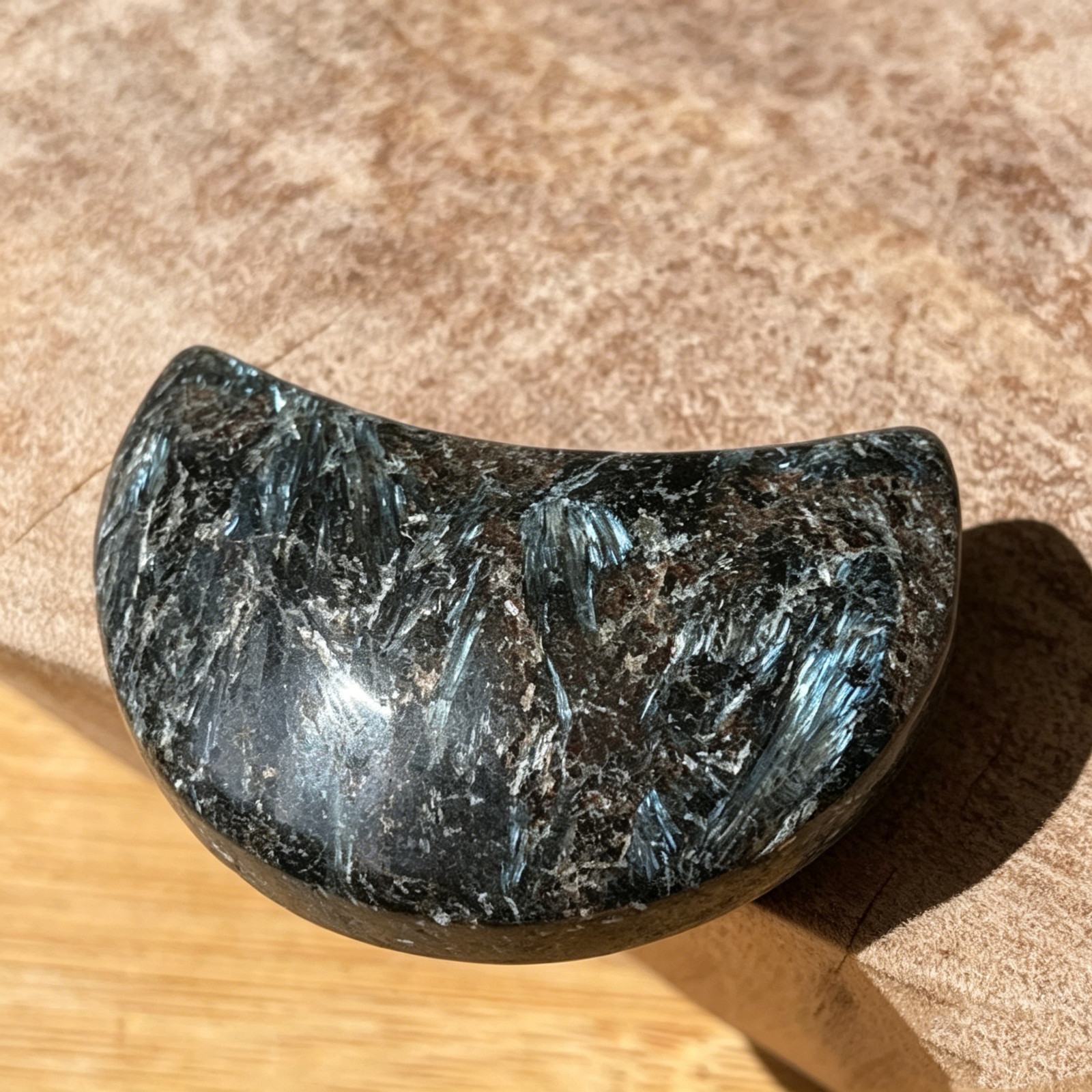 Arfvedsonite Moon Palm Stone 7-8cm Natural Flash Crystal
