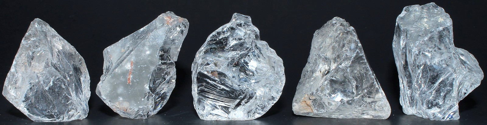 5 Pieces of XL Rough Brazilian Quartz / 20.30 oz (575.49gr) / 3826