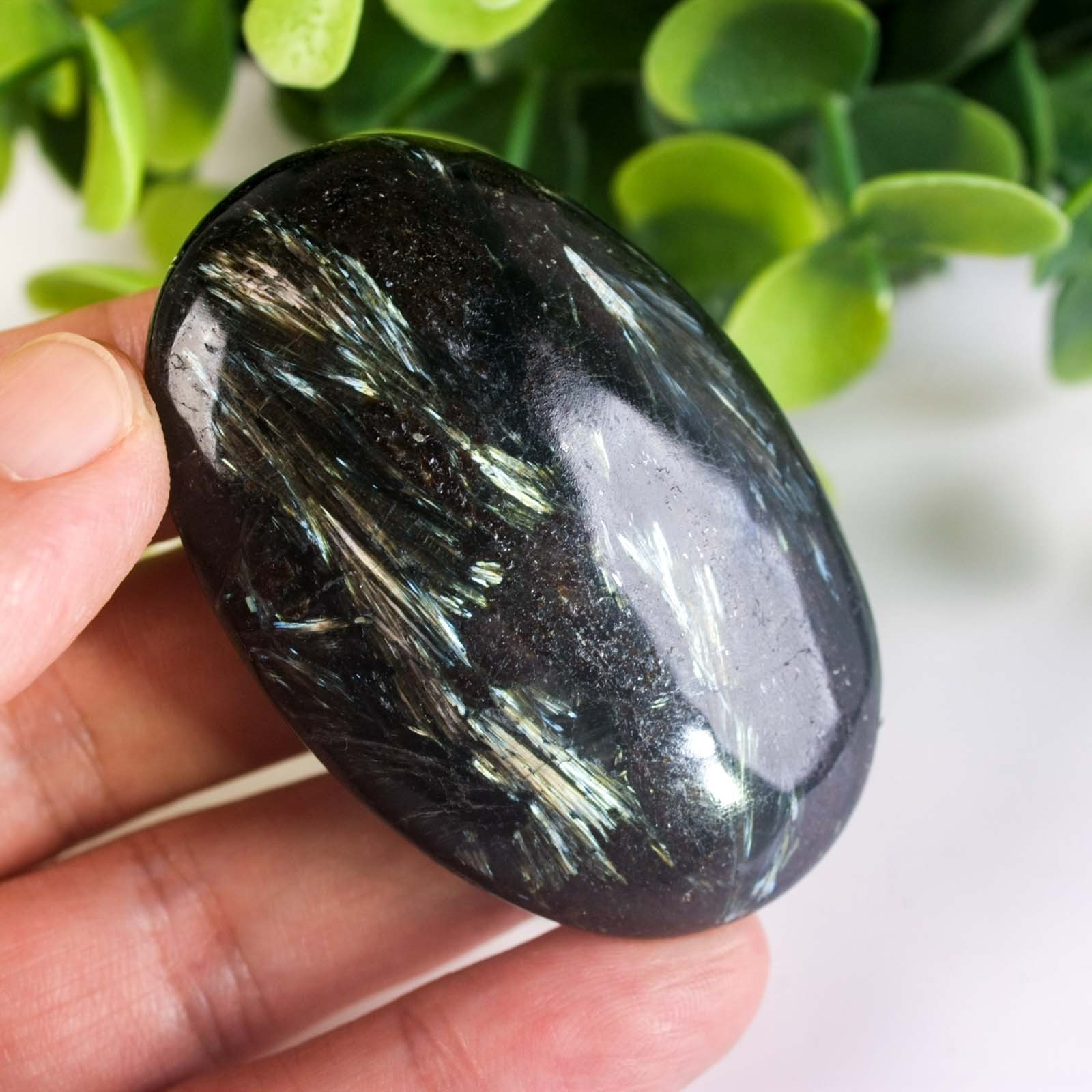 62g 58mm Rare Arfvedsonite Palm Stone Natural Firework Flash Crystal Worry Stone