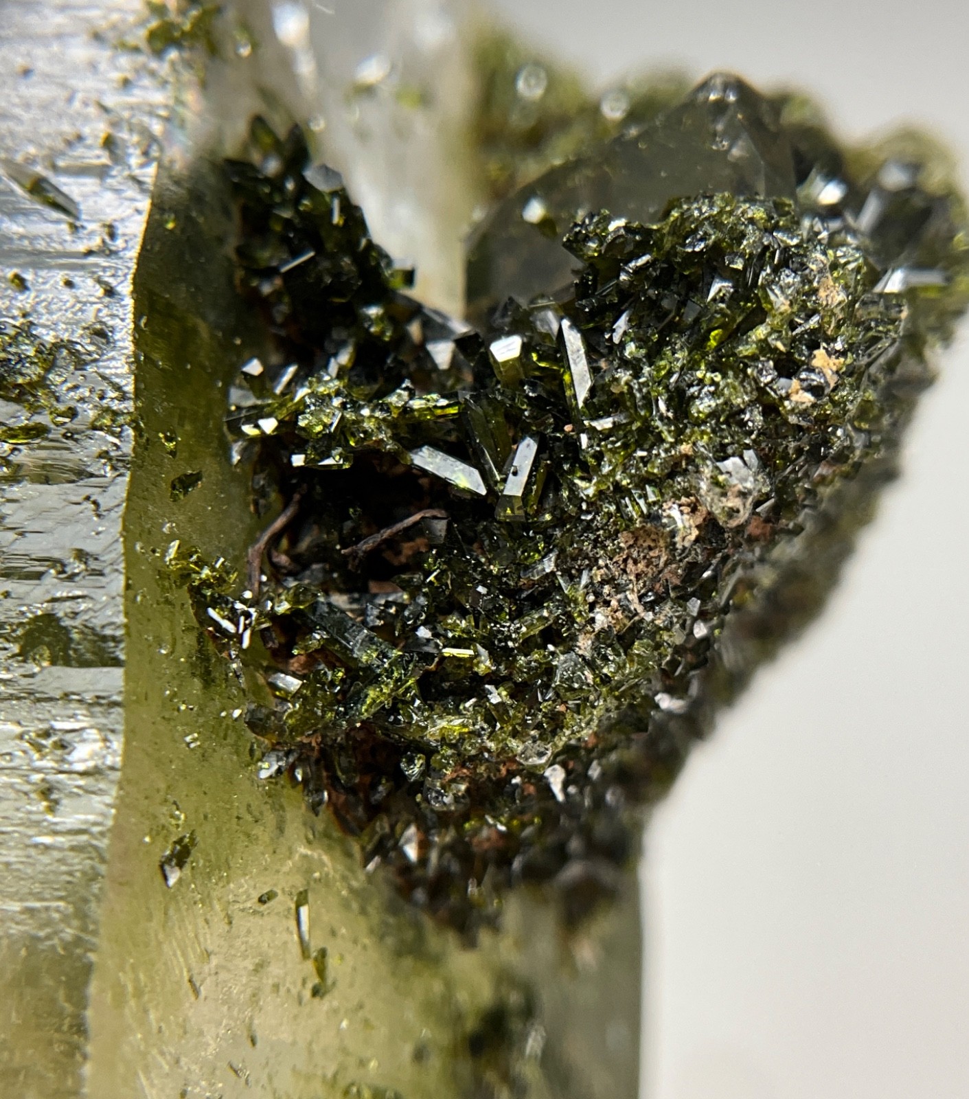 NEW FIND! QUARTZ WITH EPIDOTE FROM HAKKÂRI PROVINCE, TURKEY