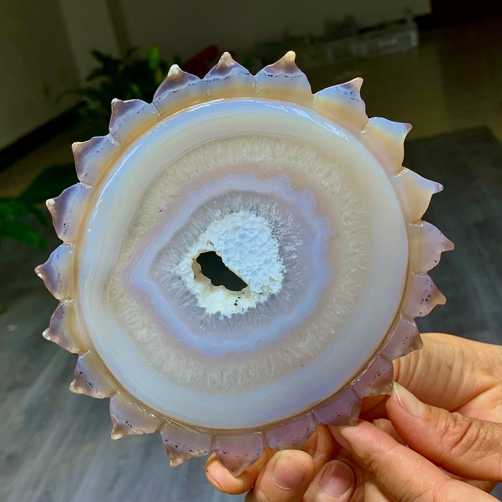 356G Natural agate crystal cave quartz hand carved sunflower