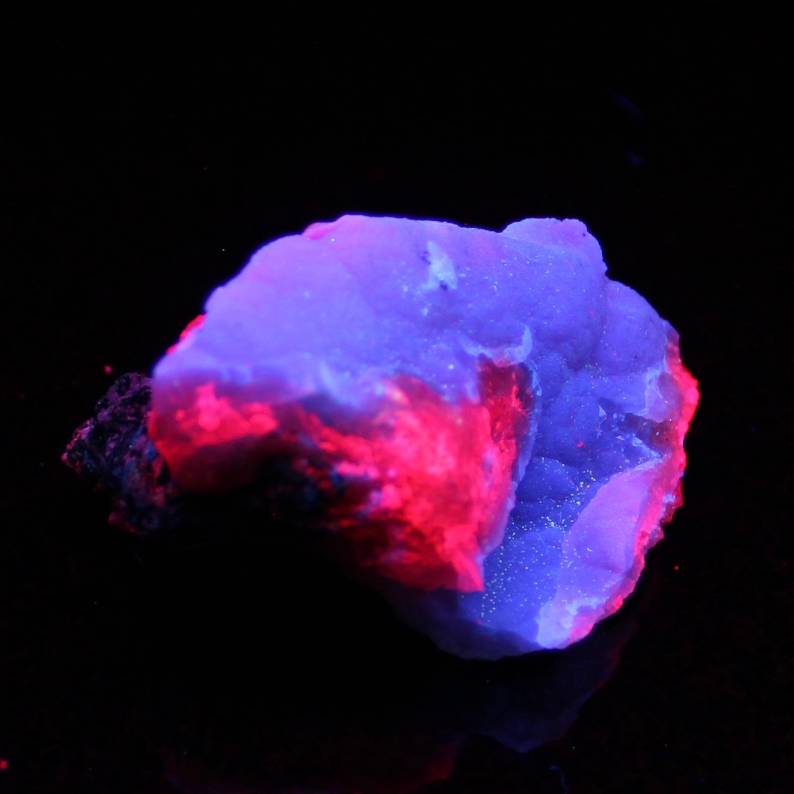 SMITHSONITE. Buena Tierra Mine, Santa Eulalia, Chihuahua, Mexico