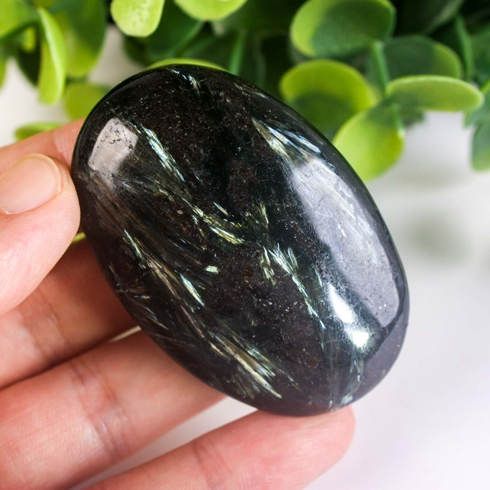 62g 58mm Rare Arfvedsonite Palm Stone Natural Firework Flash Crystal Worry Stone