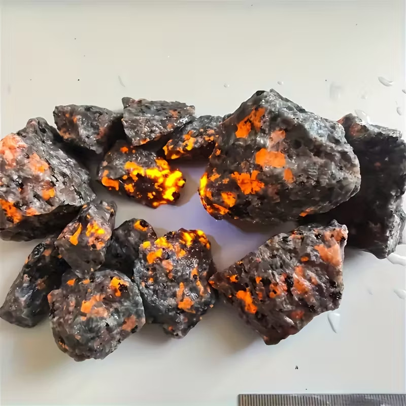 Yooperlite Raw Stone, Natural Gemstone UV Reactive Sodalite, Mineral Specimens