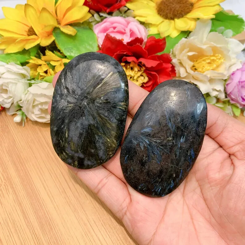 Natural Arfvedsonite Soap Palm Stone Fireworks Stone Polished Healing Home Decor