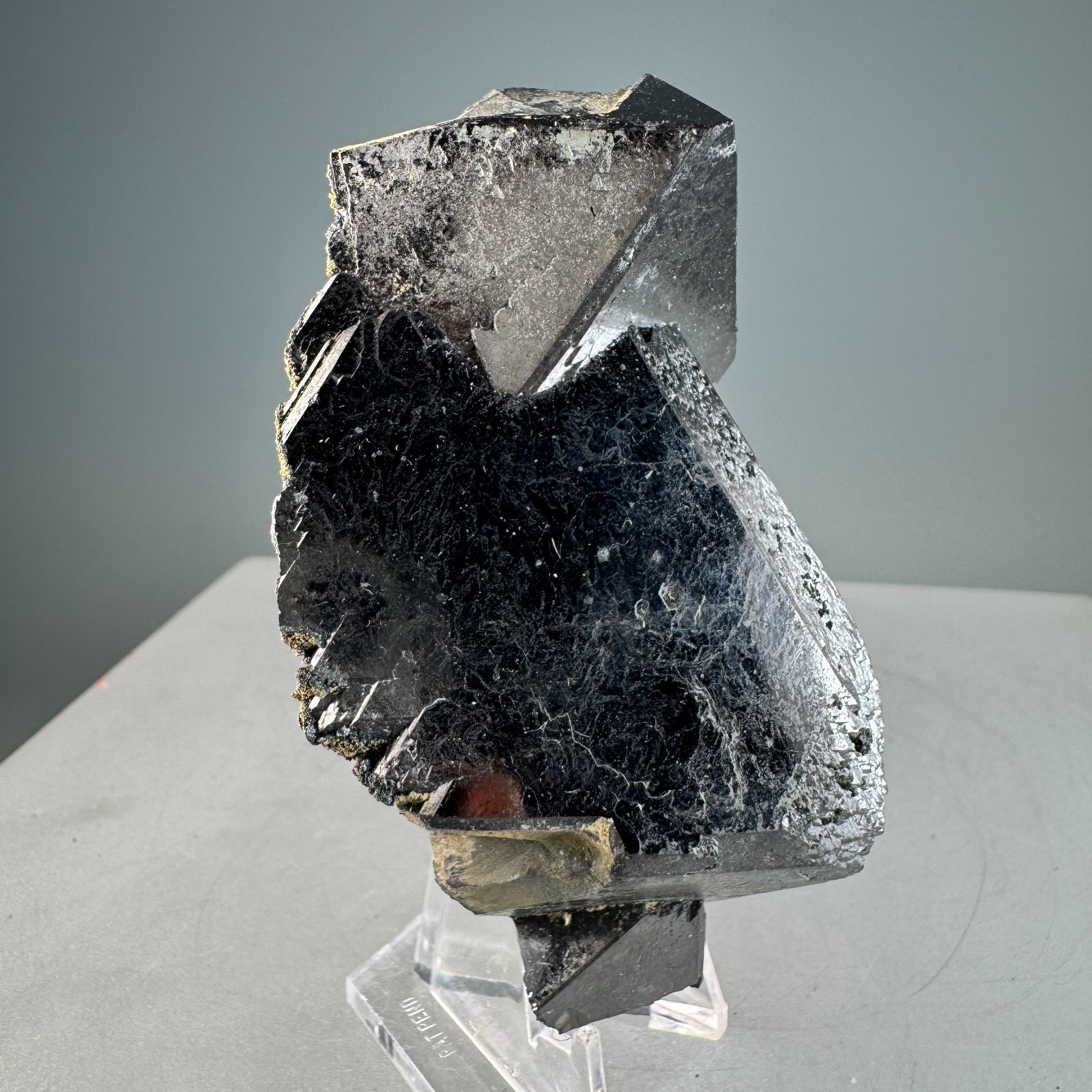 Fine Lustrous Magnetite Crystal: Huanggang Fe- Sn deposit, Inner Mongolia, China
