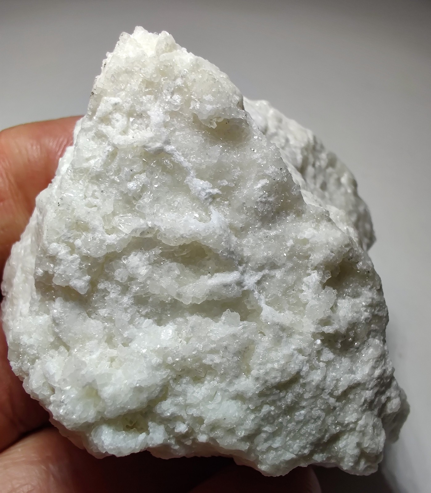 Calcite crystal specimen, fluorescent. Kentucky. 94 grams.