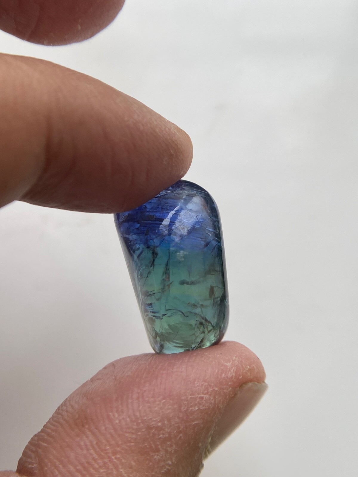 Pleochoric Natural Tanzanite Tumble Polished Bi Color 32 Carats 23x13x11mm