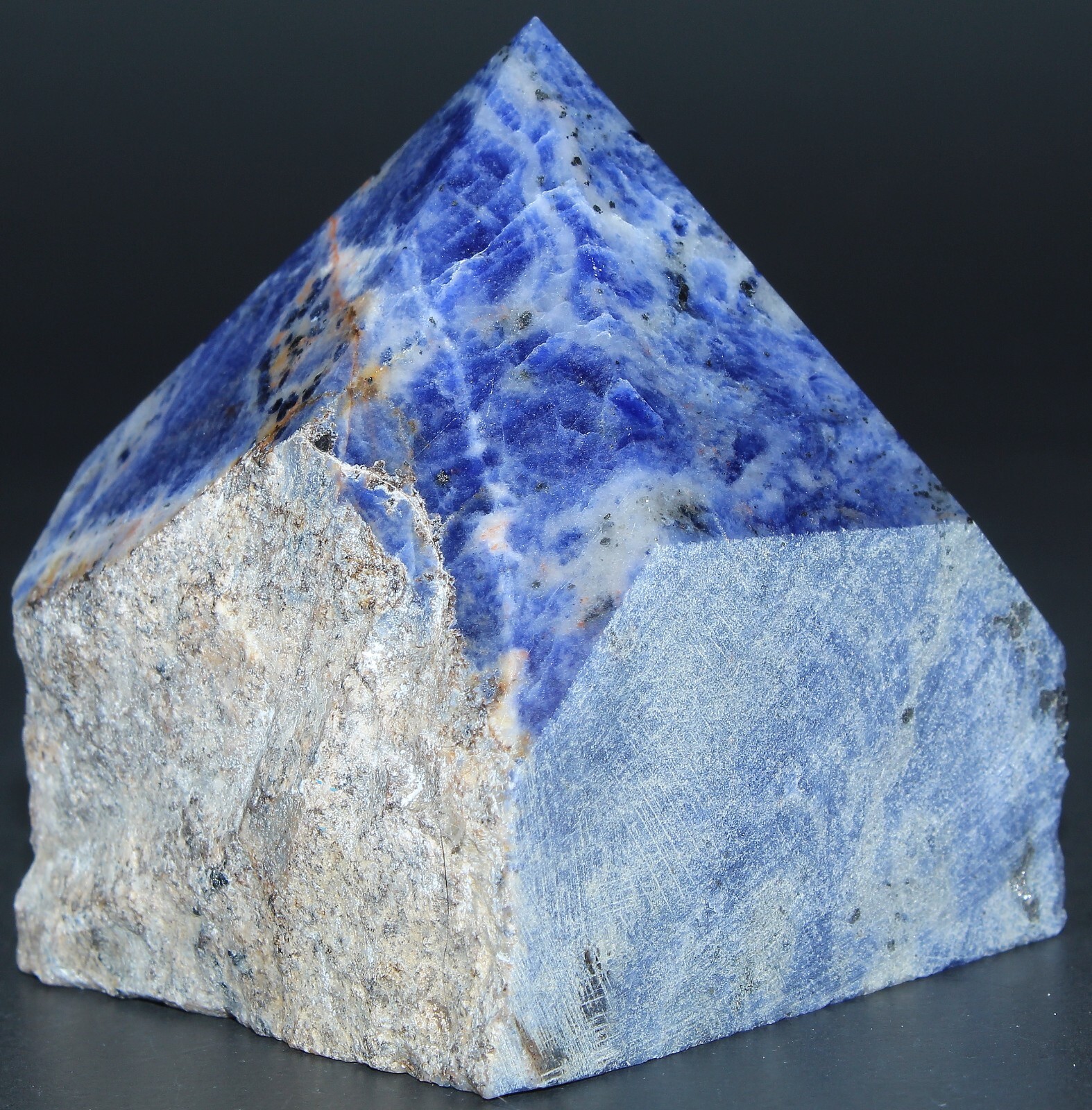 Maine Sodalite Top-Polished Point / 2.39″ (60.70 mm) 8.50 oz (240.97 gr) / 3400