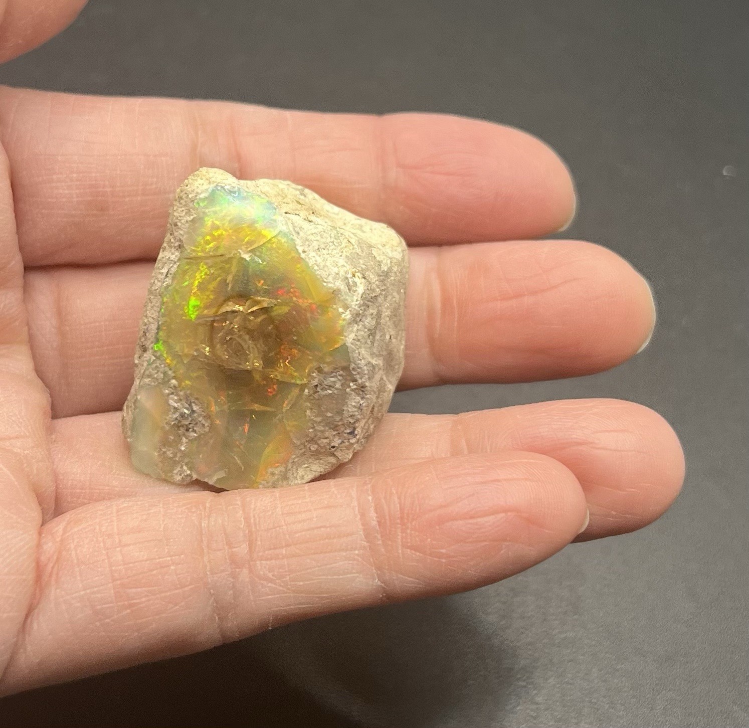 Ethiopian Welo Genuine Opal 23.8g Approximately 1 1/2in AWESOME FLASHES