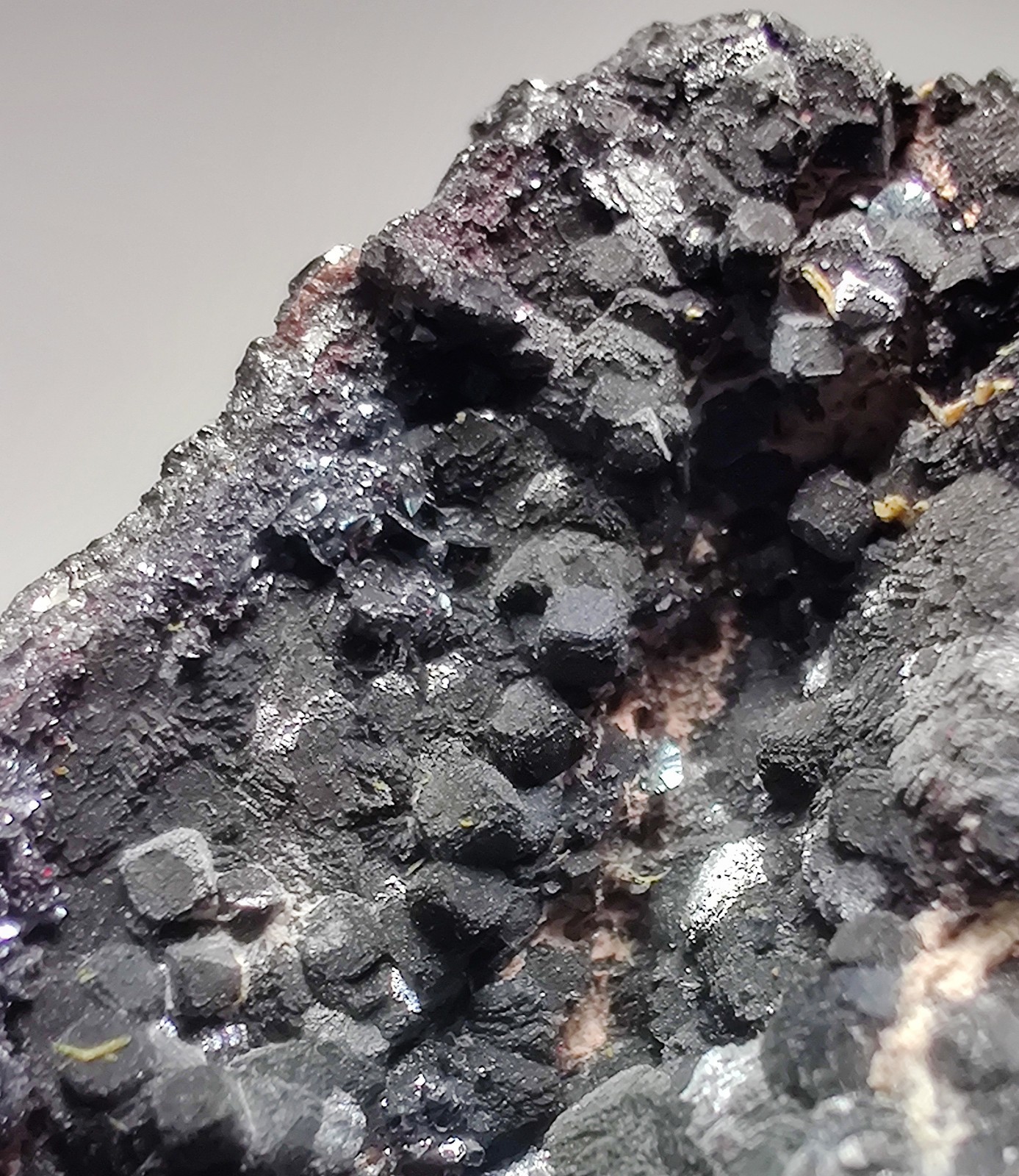 Hematite, Magnetite, Calcite crystal specimen. Hiawatha Mine, Michigan 32 grams.