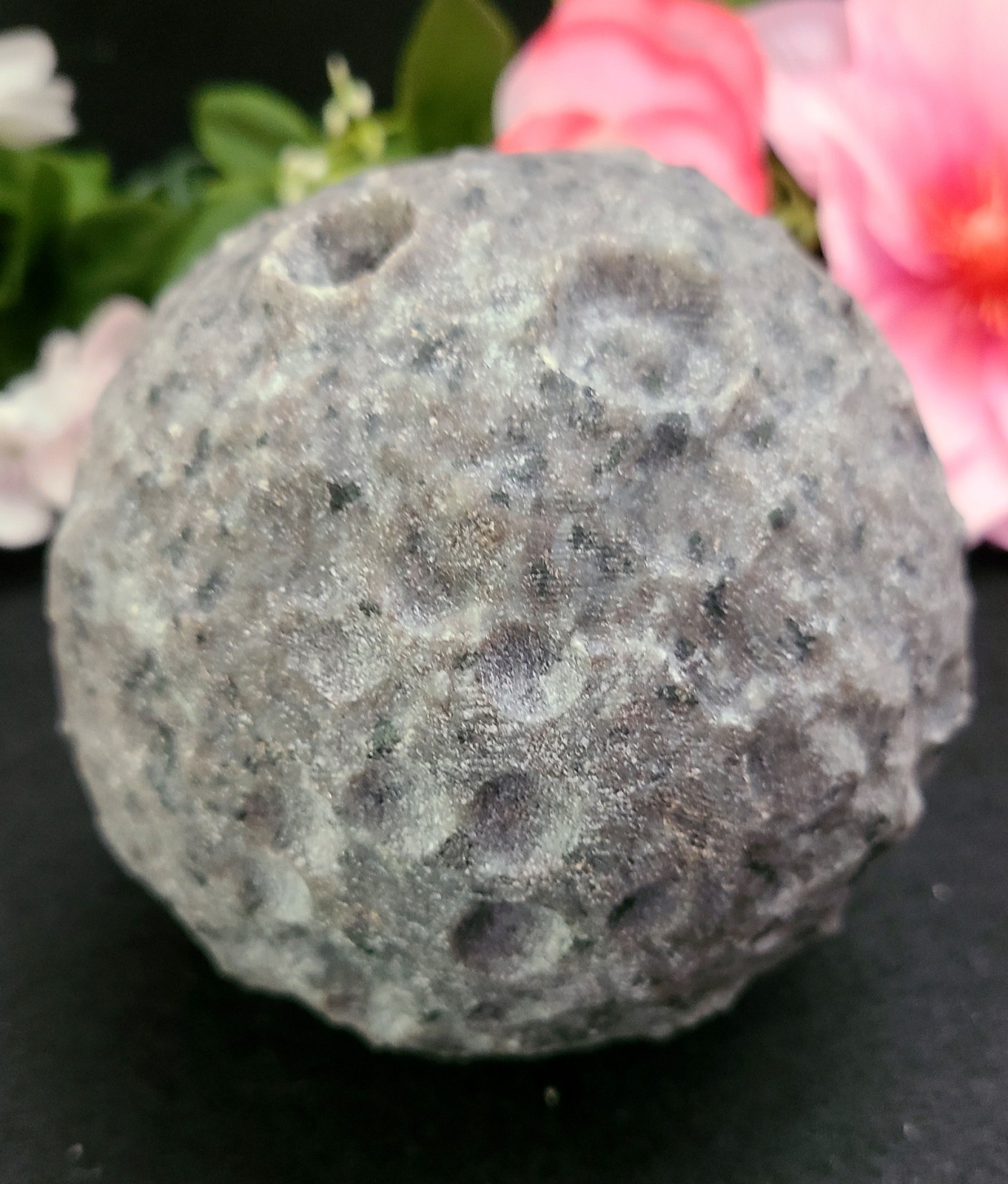 XXL 4″ 1,166g 100mm UV Reactive Glow Yooperlite Full Moon Stone Carving
