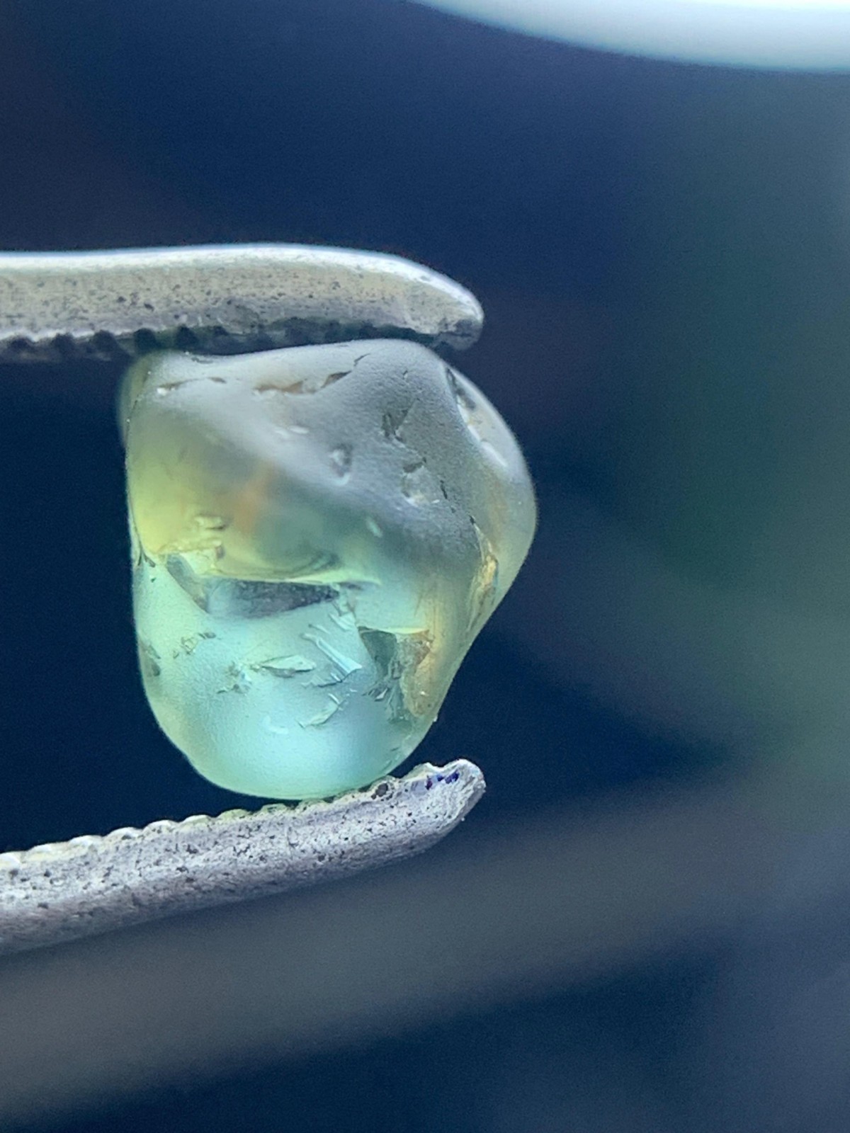 1.85 Crts Gorgeous Piece Facet Grade Blue & Green (Teal) sapphire Rough