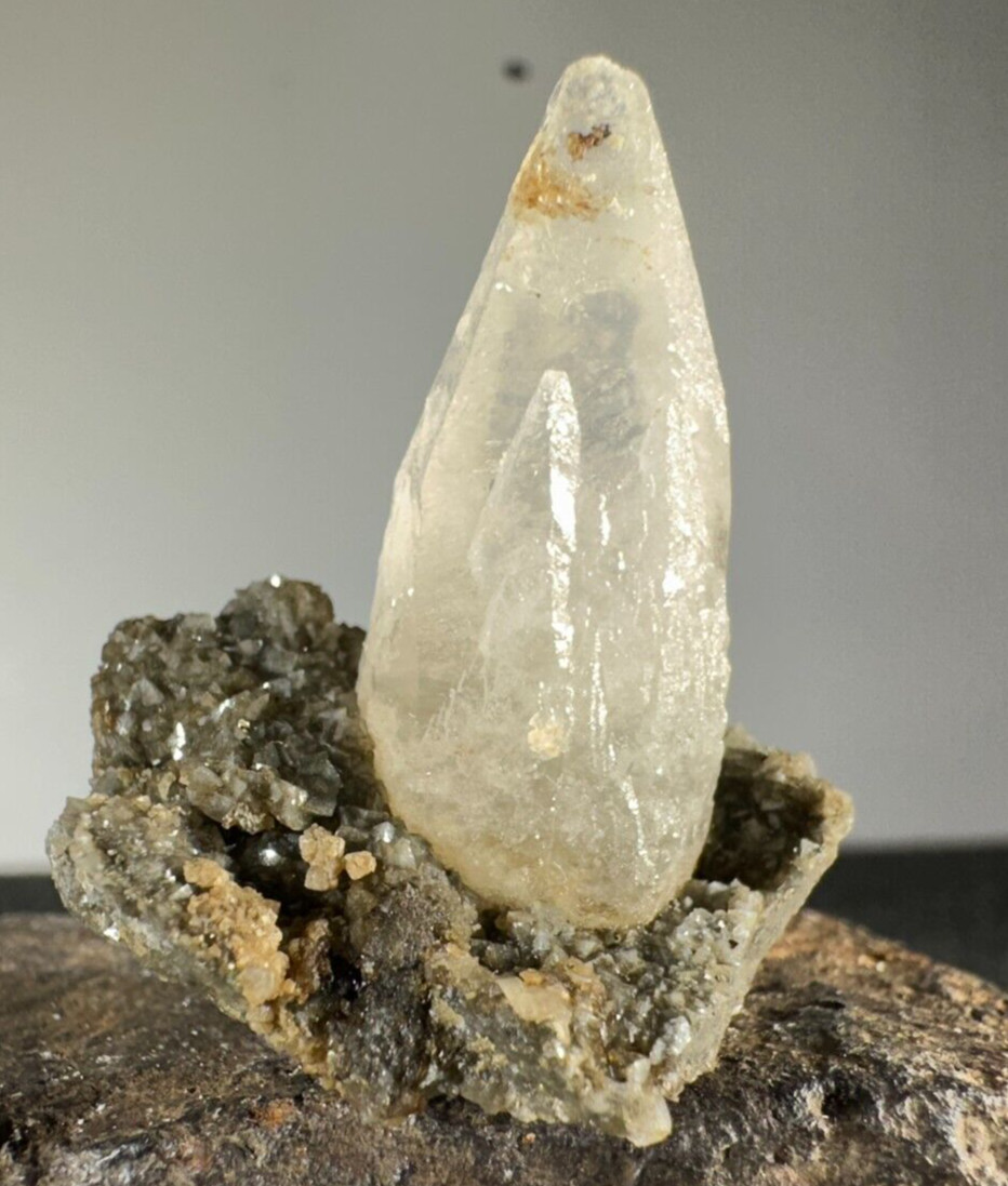 ➤ 1-1/4″ Tall SCALENEDRAL CALCITE Pleasant Ridge Rensselaer Indiana VIDEO➤696
