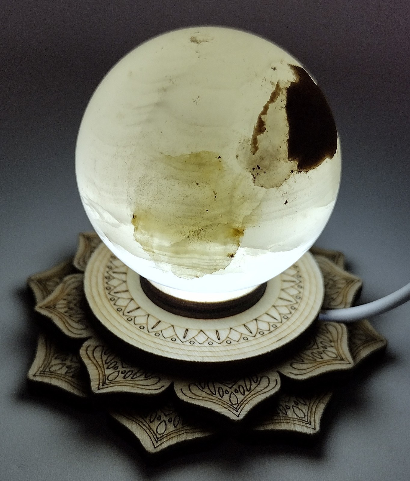Soft Green Banded Onyx Crystal Sphere w/ Lighted Stand – USB Lotus Lamp Decor