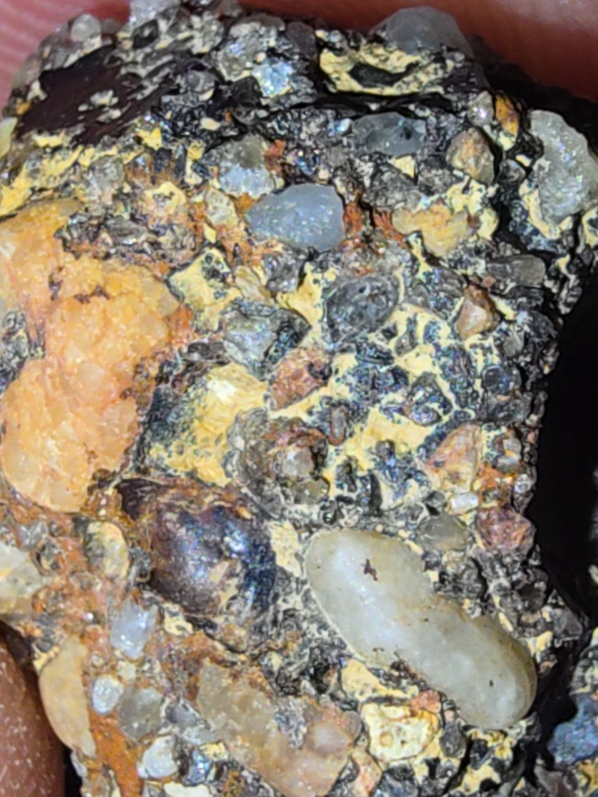 Bearing diamond rock that’s 1 1/2 tall by 1 1/4 inches in whith.