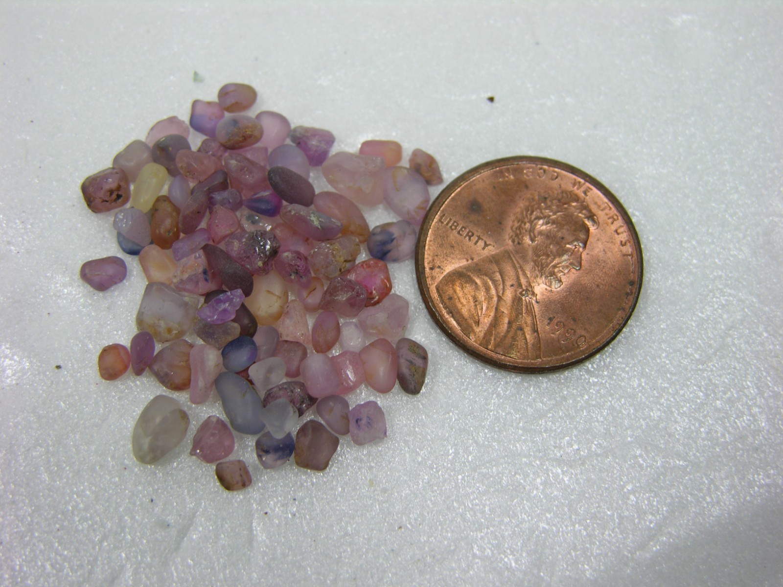 20.00Ct Vietnam 100% Natural Pure Raw Mixing Blue & Pink Sapphire Rough 4g 3-5mm