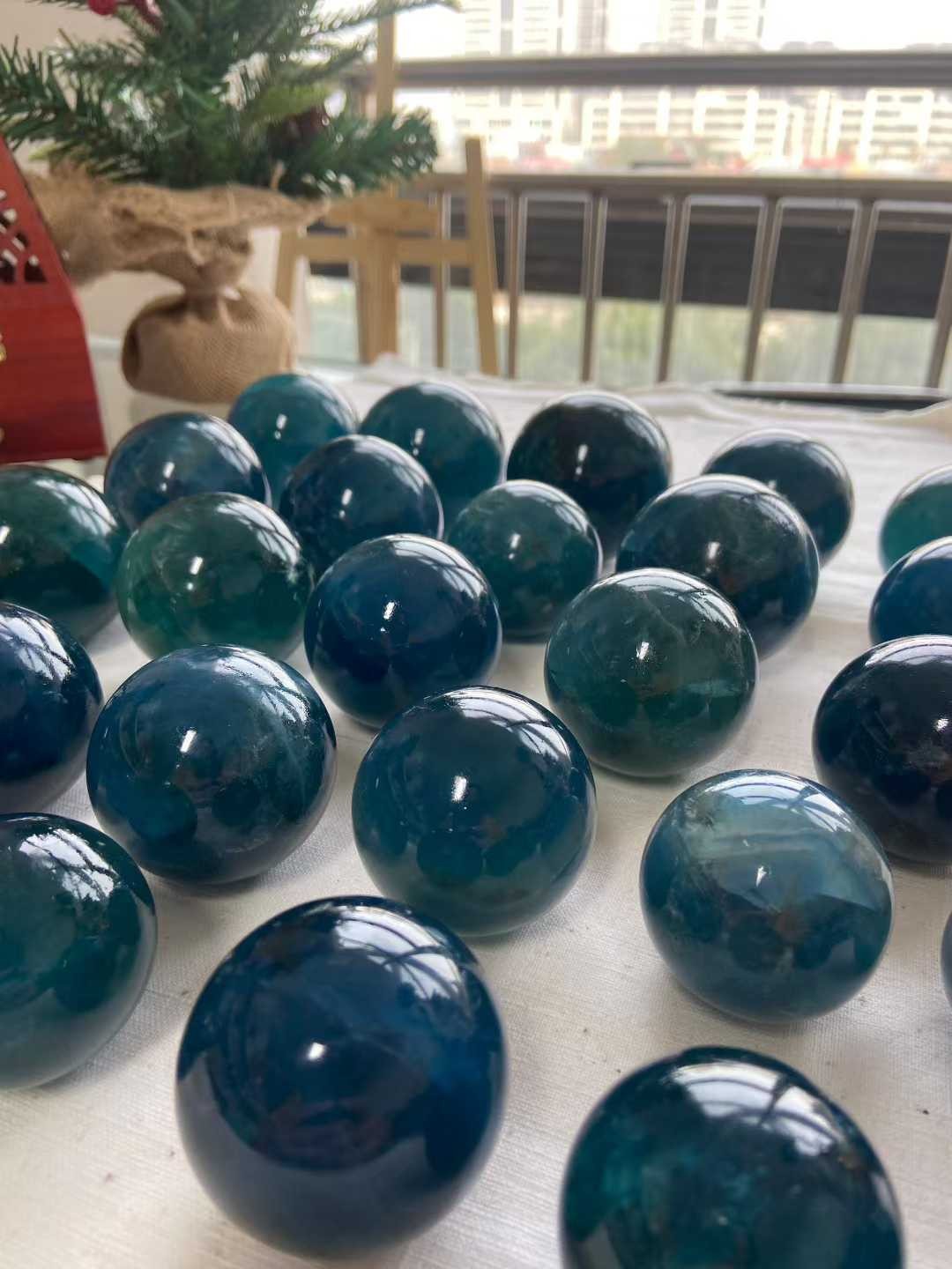 1pc Natural Blue Fluorite Quartz Sphere Crystal Energy Ball Reiki Decor 60mm+