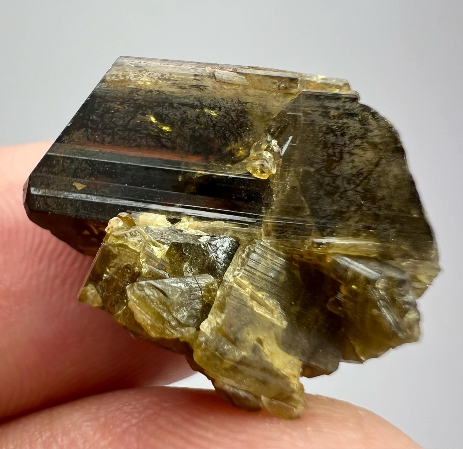 27 CT Natural Classic Epidote Crystal From Skardu Pakistan s-9