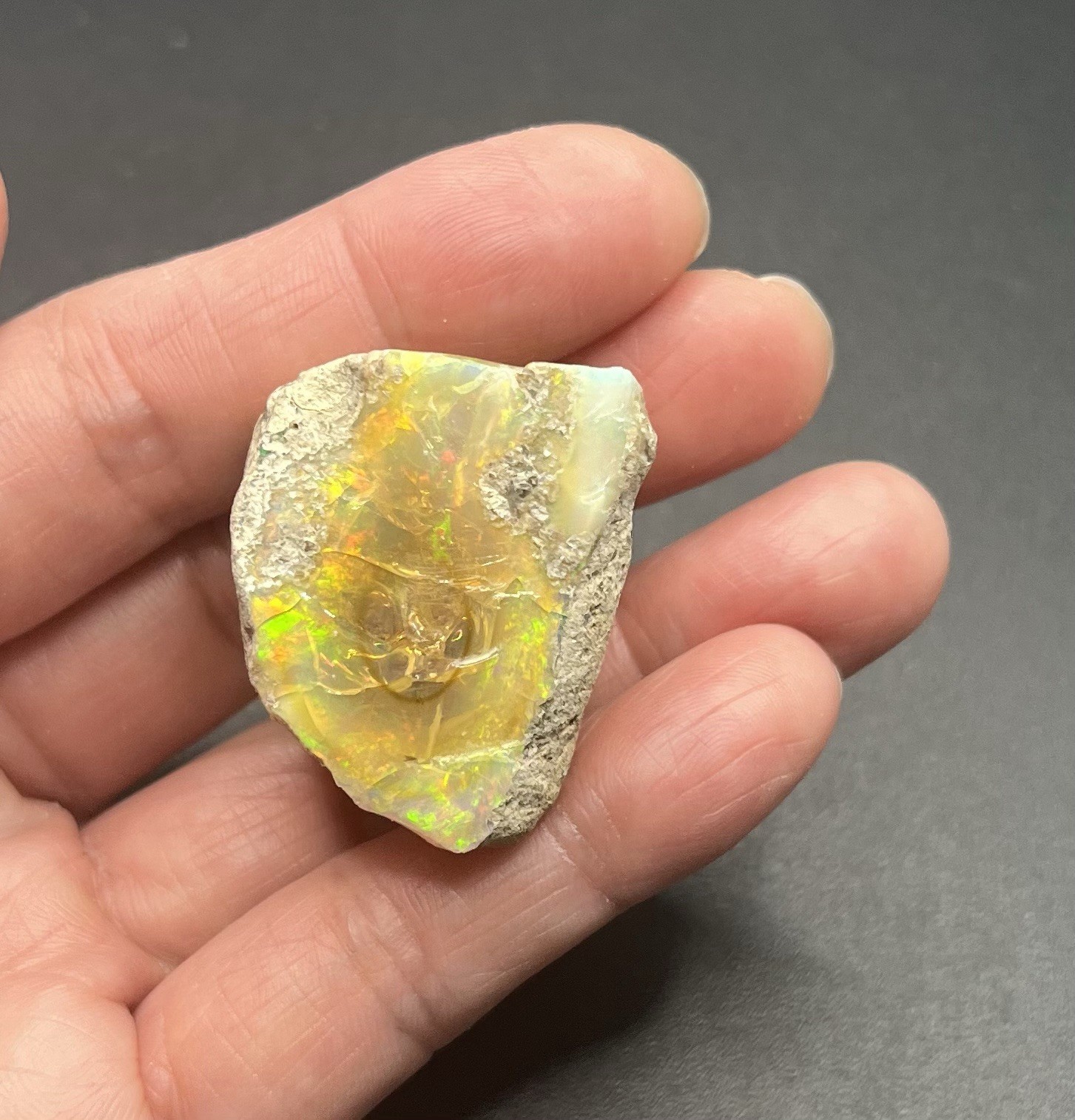 Ethiopian Welo Genuine Opal 23.8g Approximately 1 1/2in AWESOME FLASHES