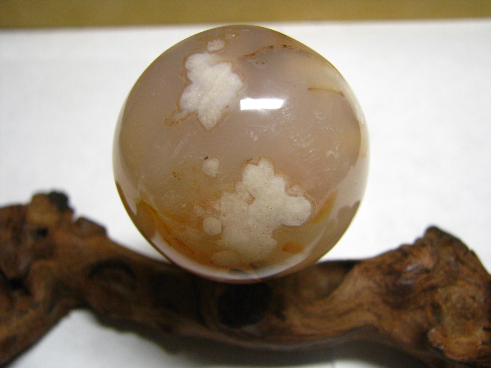92g 1.5inch SAKURA AGATE WOOD STAND MADAGASCAR FLUORESCENT CHERRY BLOSSOM #016